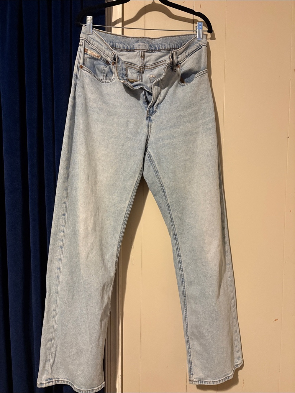 Calvin Klein Light Wash Women’s Jeans - 90’s Straight Leg